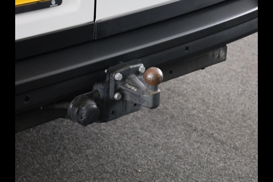 Volkswagen Crafter 35 2.0 TDI L3H3 Highline EURO VI 140 pk Automaat | Verlengde garantie | Navigatie | Trekhaak | Parkeersensoren | Achteruitrijcamera | Cruise control |