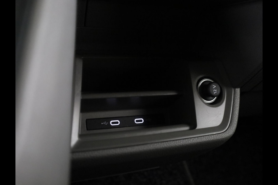 Volkswagen Crafter 35 2.0 TDI L3H3 Highline EURO VI 140 pk Automaat | Verlengde garantie | Navigatie | Trekhaak | Parkeersensoren | Achteruitrijcamera | Cruise control |