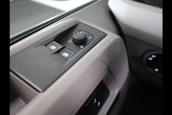 Volkswagen Crafter 35 2.0 TDI L3H3 Highline EURO VI 140 pk Automaat | Verlengde garantie | Navigatie | Trekhaak | Parkeersensoren | Achteruitrijcamera | Cruise control |
