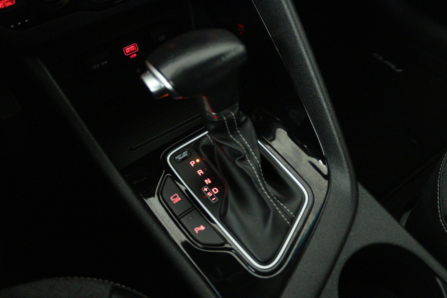 Kia Niro 1.6 GDi Hybrid ExecutiveLine (STOEL/STUUR VERWARMING, CRUISE ADAPTIEF, CAMERA, NAVIGATIE)