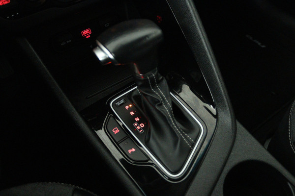 Kia Niro 1.6 GDi Hybrid ExecutiveLine (STOEL/STUUR VERWARMING, CRUISE ADAPTIEF, CAMERA, NAVIGATIE)
