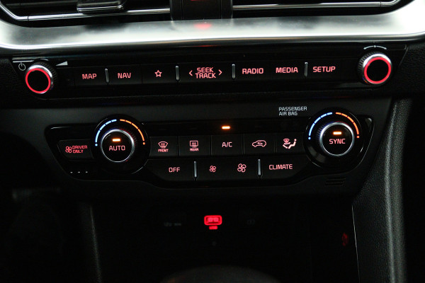 Kia Niro 1.6 GDi Hybrid ExecutiveLine (STOEL/STUUR VERWARMING, CRUISE ADAPTIEF, CAMERA, NAVIGATIE)