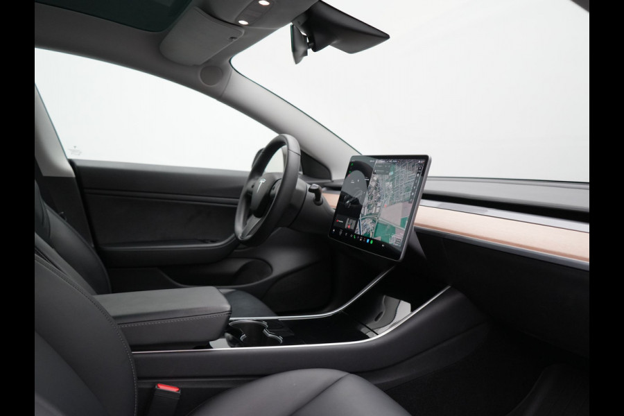 Tesla Model 3 Standard RWD Plus 60 kWh 325pk | Adaptive Cruise | Panodak | Self Driving | Camera | Keyless | Navigatie Via Google Maps | Spotify | DAB | 19"L.M |
