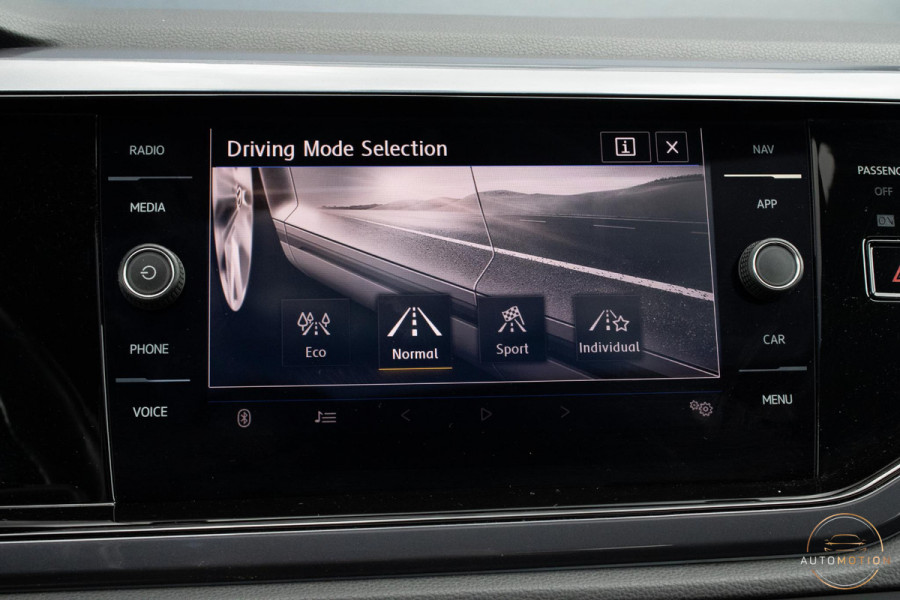 Volkswagen Polo 1.0 TSI Highline Business R PANO CAMERA KEYLESS LED