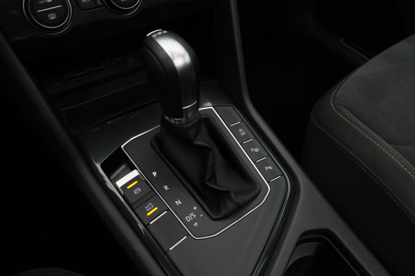 Volkswagen Tiguan 1.5 TSI ACT Highline Panoramadak, Virtual Cockpit, Apple Carplay, ACC, Camera, PDC