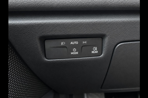 Volkswagen Passat Variant 1.5 eTSI Business Navigatie Apple Carplay Android Auto Camera Parkeerhulp Adaptive Cruise Control Stoel- en stuurverwarming  Virtual Cockpit Climate Control Lichtmetalen velgen