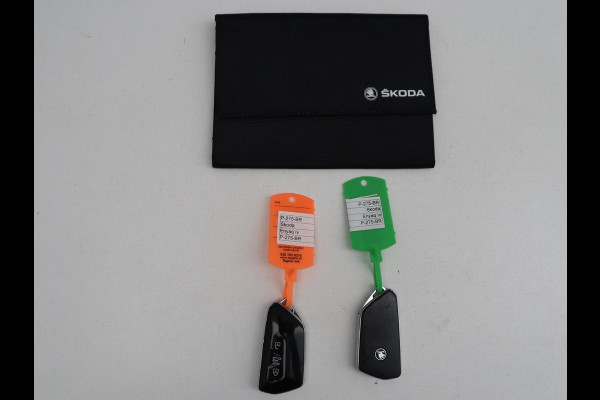 Škoda Enyaq iV 80 | SOH 89,1% | Leder/alcantara | Stuur/stoel verwarming | Adaptive cruise | Carplay | Sfeerverlichting | Camera | Park assist | Climate control