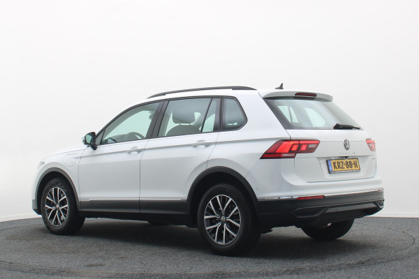 Volkswagen Tiguan 1.4 TSI DSG Plug-in Hybrid Life Navigatie, Camera, Apple CarPlay, ACC, Stoelverwarming, 17”, SOH 90.7%