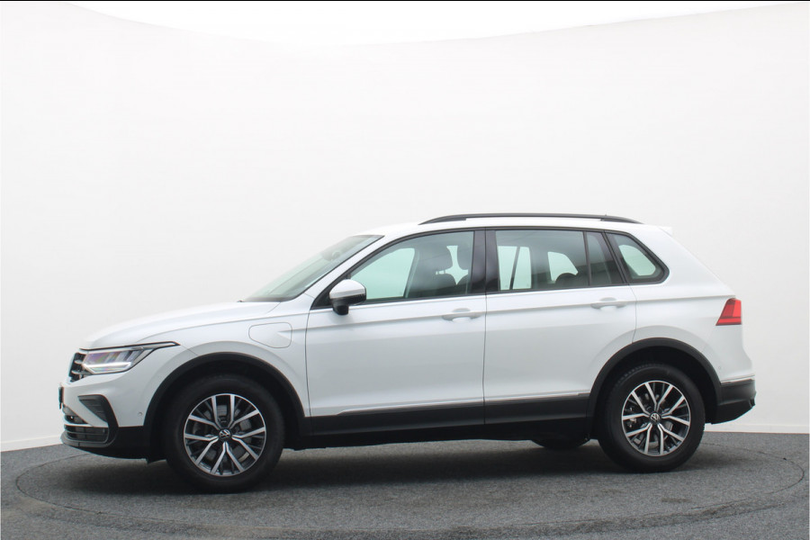 Volkswagen Tiguan 1.4 TSI DSG Plug-in Hybrid Life Navigatie, Camera, Apple CarPlay, ACC, Stoelverwarming, 17”, SOH 90.7%