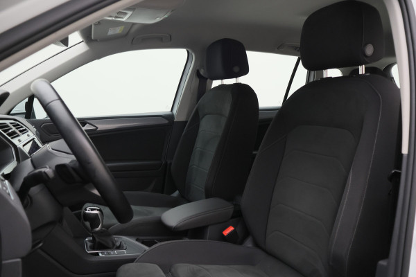 Volkswagen Tiguan 1.4 TSI DSG Plug-in Hybrid Life Navigatie, Camera, Apple CarPlay, ACC, Stoelverwarming, 17”, SOH 90.7%