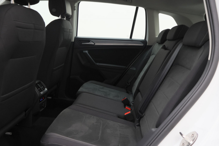 Volkswagen Tiguan 1.4 TSI DSG Plug-in Hybrid Life Navigatie, Camera, Apple CarPlay, ACC, Stoelverwarming, 17”, SOH 90.7%