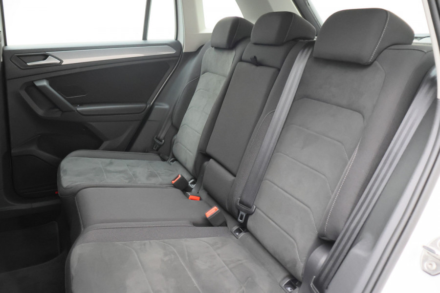 Volkswagen Tiguan 1.4 TSI DSG Plug-in Hybrid Life Navigatie, Camera, Apple CarPlay, ACC, Stoelverwarming, 17”, SOH 90.7%