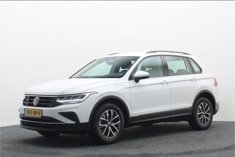 Volkswagen Tiguan 1.4 TSI DSG Plug-in Hybrid Life Navigatie, Camera, Apple CarPlay, ACC, Stoelverwarming, 17”, SOH 90.7%