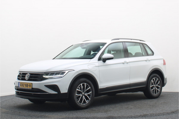 Volkswagen Tiguan 1.4 TSI DSG Plug-in Hybrid Life Navigatie, Camera, Apple CarPlay, ACC, Stoelverwarming, 17”, SOH 90.7%