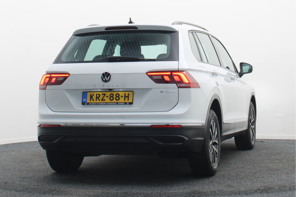 Volkswagen Tiguan 1.4 TSI DSG Plug-in Hybrid Life Navigatie, Camera, Apple CarPlay, ACC, Stoelverwarming, 17”, SOH 90.7%