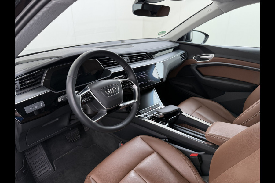 Audi e-tron 55 Quattro 408PK Edition 95kWh Leder+Verwarmd Trekhaak Elek.Achterklep Navi Ecc Lmv 20" Cruise Control Privacy Glas Led SOH 87% Isofix DAB Bluetooth Lane Assist Virtual Cockpit 1.800KG Trekhaak Origineel Nederlandse Auto