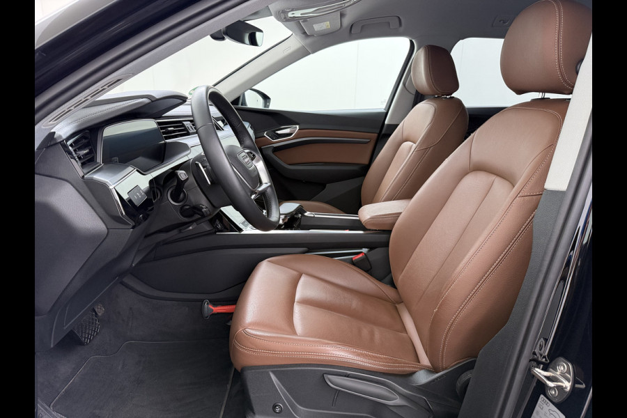 Audi e-tron 55 Quattro 408PK Edition 95kWh Leder+Verwarmd Trekhaak Elek.Achterklep Navi Ecc Lmv 20" Cruise Control Privacy Glas Led SOH 87% Isofix DAB Bluetooth Lane Assist Virtual Cockpit 1.800KG Trekhaak Origineel Nederlandse Auto