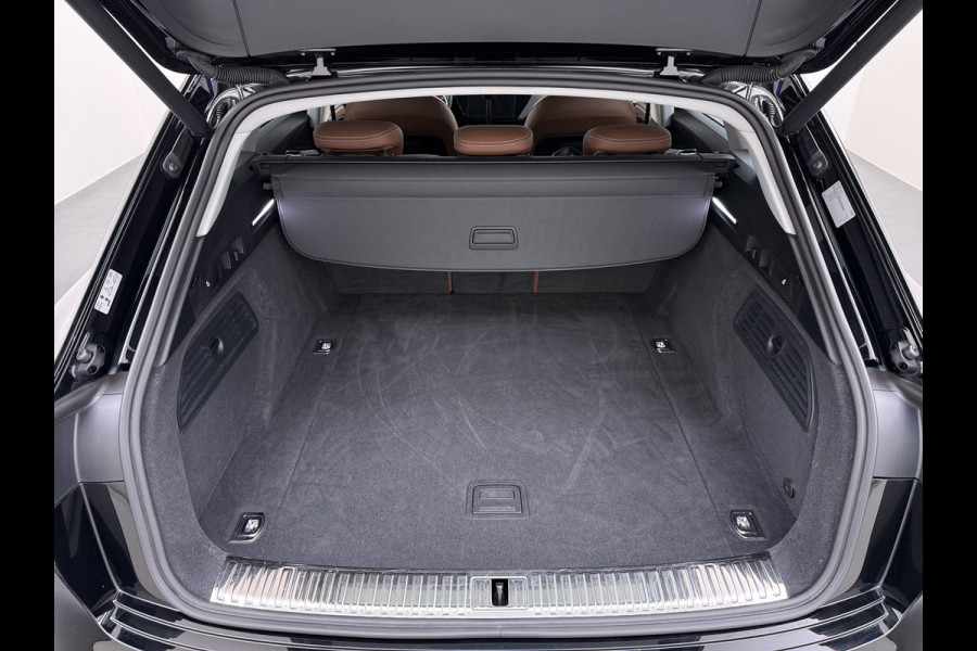 Audi e-tron 55 Quattro 408PK Edition 95kWh Leder+Verwarmd Trekhaak Elek.Achterklep Navi Ecc Lmv 20" Cruise Control Privacy Glas Led SOH 87% Isofix DAB Bluetooth Lane Assist Virtual Cockpit 1.800KG Trekhaak Origineel Nederlandse Auto
