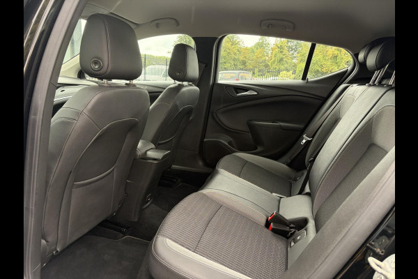 Opel Astra 1.2 Business Elegance 2e Eigenaar l Navi l Camera l Carplay l Keyless l Trekhaak l 110pk l Pdc V+A l Halfleder l 6 Bak l N.A.P l | Lm velgen l Rijstrooksensor l Apk tot 07-2027