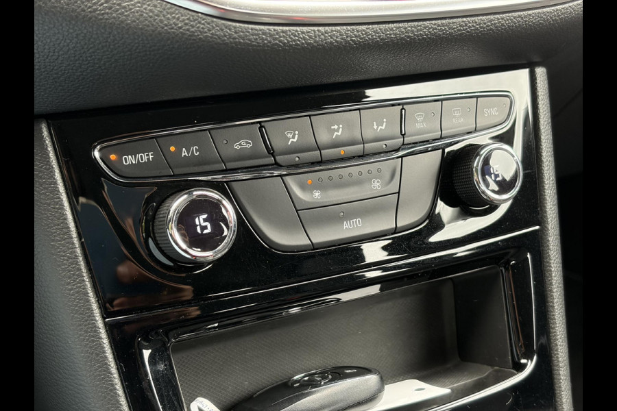 Opel Astra 1.2 Business Elegance 2e Eigenaar l Navi l Camera l Carplay l Keyless l Trekhaak l 110pk l Pdc V+A l Halfleder l 6 Bak l N.A.P l | Lm velgen l Rijstrooksensor l Apk tot 07-2027
