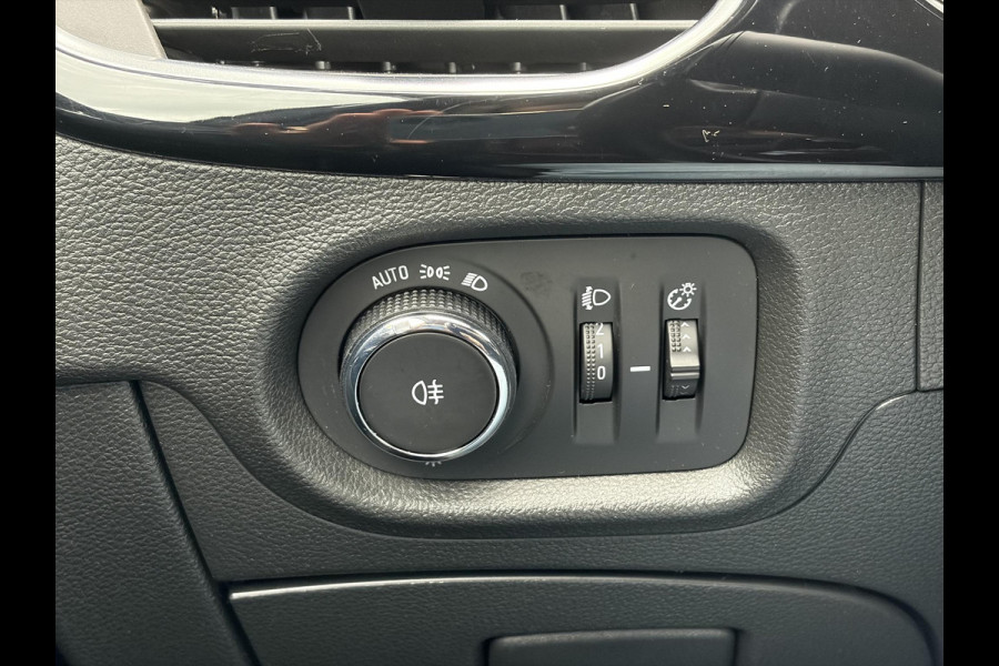Opel Astra 1.2 Business Elegance 2e Eigenaar l Navi l Camera l Carplay l Keyless l Trekhaak l 110pk l Pdc V+A l Halfleder l 6 Bak l N.A.P l | Lm velgen l Rijstrooksensor l Apk tot 07-2027