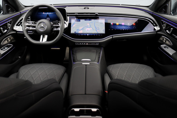 Mercedes-Benz E-Klasse Estate 300 de 4MATIC AMG Line | Luchtvering | Hyperscreen | Distronic+ | HUD | Nappa Leder | Stoelventilatie | Vlakkenverwarming | Massage | 3D-Display |