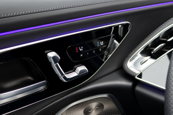 Mercedes-Benz E-Klasse Estate 300 de 4MATIC AMG Line | Luchtvering | Hyperscreen | Distronic+ | HUD | Nappa Leder | Stoelventilatie | Vlakkenverwarming | Massage | 3D-Display |