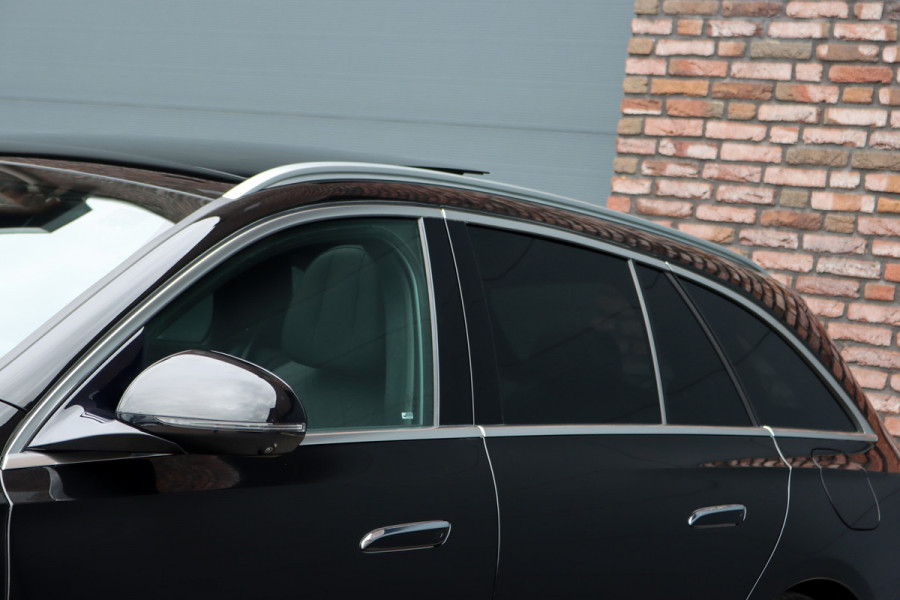 Mercedes-Benz E-Klasse Estate 300 de 4MATIC AMG Line | Luchtvering | Hyperscreen | Distronic+ | HUD | Nappa Leder | Stoelventilatie | Vlakkenverwarming | Massage | 3D-Display |