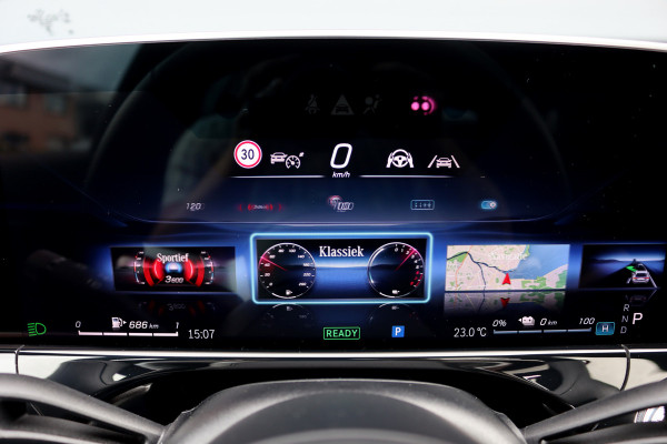 Mercedes-Benz E-Klasse Estate 300 de 4MATIC AMG Line | Luchtvering | Hyperscreen | Distronic+ | HUD | Nappa Leder | Stoelventilatie | Vlakkenverwarming | Massage | 3D-Display |