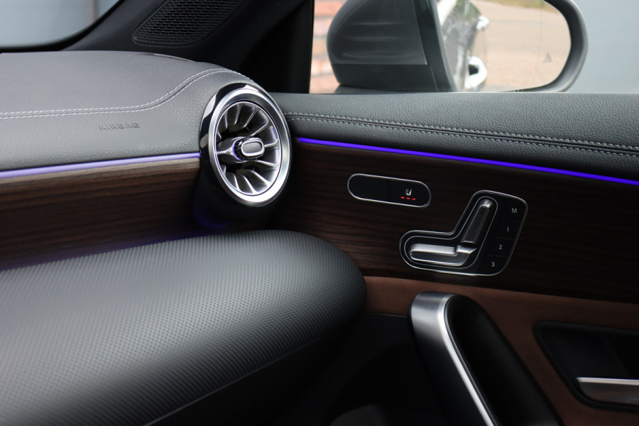 Mercedes-Benz CLA-Klasse Shooting Brake 250 e AMG Line | Memory | Distronic | Panoramadak | Keyless Go | Verwarmd Stuurwiel | Camera | Sfeerverlichting |