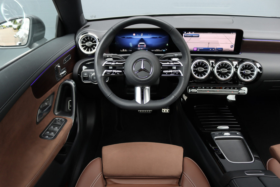 Mercedes-Benz CLA-Klasse Shooting Brake 250 e AMG Line | Memory | Distronic | Panoramadak | Keyless Go | Verwarmd Stuurwiel | Camera | Sfeerverlichting |