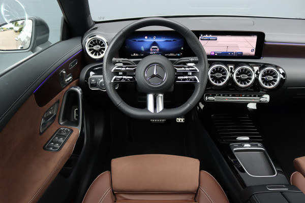 Mercedes-Benz CLA-Klasse Shooting Brake 250 e AMG Line | Memory | Distronic | Panoramadak | Keyless Go | Verwarmd Stuurwiel | Camera | Sfeerverlichting |