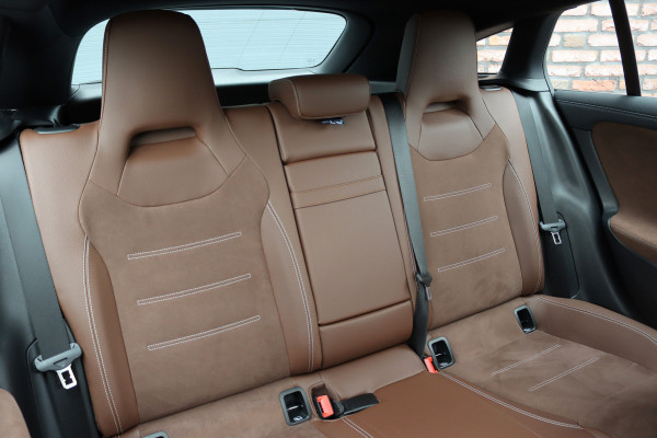 Mercedes-Benz CLA-Klasse Shooting Brake 250 e AMG Line | Memory | Distronic | Panoramadak | Keyless Go | Verwarmd Stuurwiel | Camera | Sfeerverlichting |