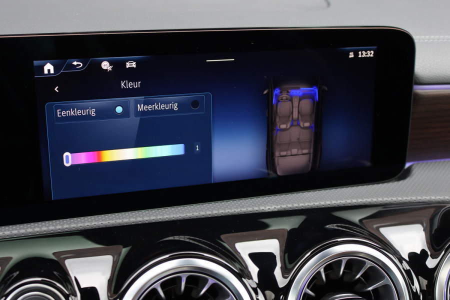 Mercedes-Benz CLA-Klasse Shooting Brake 250 e AMG Line | Memory | Distronic | Panoramadak | Keyless Go | Verwarmd Stuurwiel | Camera | Sfeerverlichting |