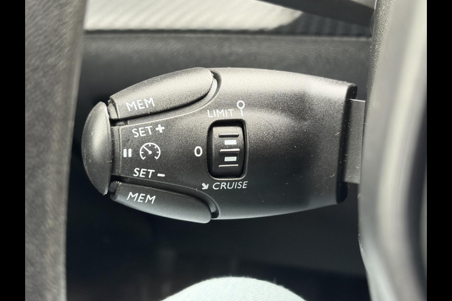 Peugeot 208 1.2 PureTech Like 2e Eigenaar l Dealer Onderhouden l Airco l Cruise l Weinig Km l N.A.P l Apk tot 09-2027
