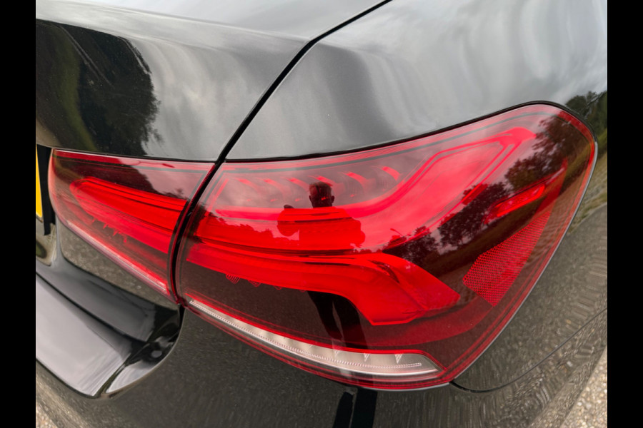 Mercedes-Benz A-Klasse 200 Business Solution AMG styling, burmester, achteruitrijcamera, sfeerverlichting, stoelverwarming,