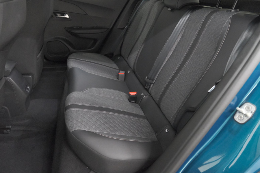 Peugeot e-2008 EV Allure 54 kWh | SOH 97,4% | 11 KW Lader | Apple Carplay | Parkeersensoren