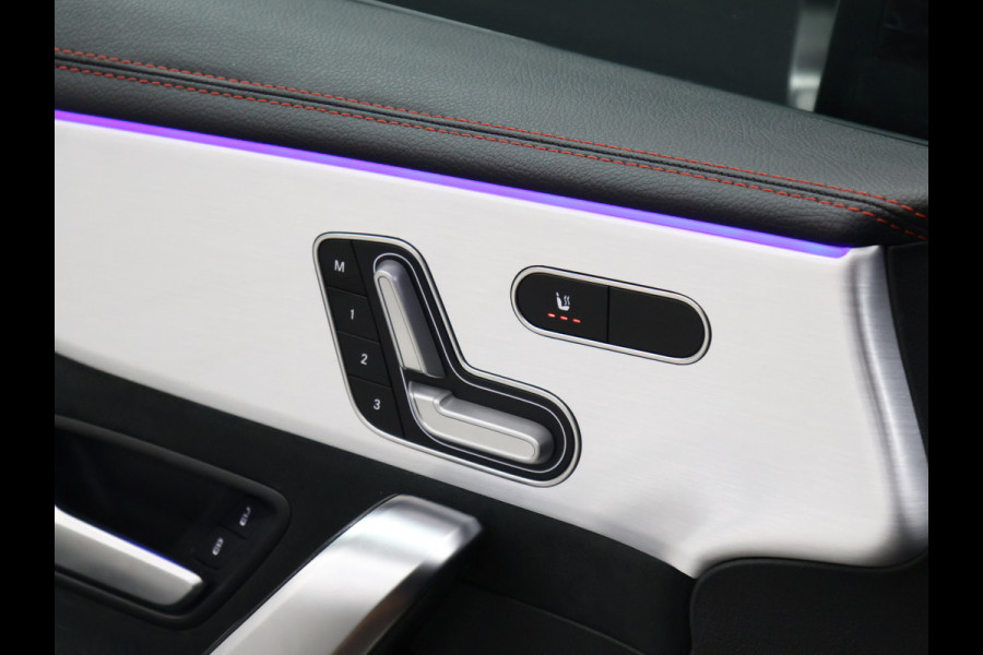 Mercedes-Benz CLA-Klasse 200 Business Solution AMG [SCHUIFKANTELDAK, AMG PAKKET, APPLE CARPLAY, ANDROID, WIDESCREEN COCKPIT, STOELVERWARMING, CAMERA, SFEERVERLICHTING, MULTIBEAM LED, PDC V+A, CRUISE CONTROL, NAVIGATIE, KEYLESS, CLIMATE CONTRO
