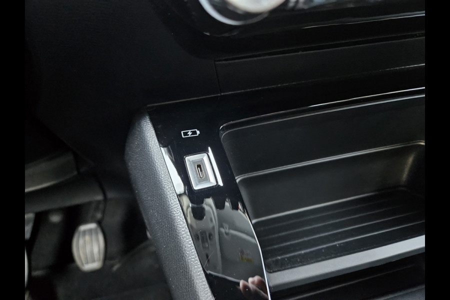 Peugeot 208 1.2 PureTech Active Carplay! NAP! Airco/Clima! Navigatie! Dealer Onderhouden! Nette Auto!