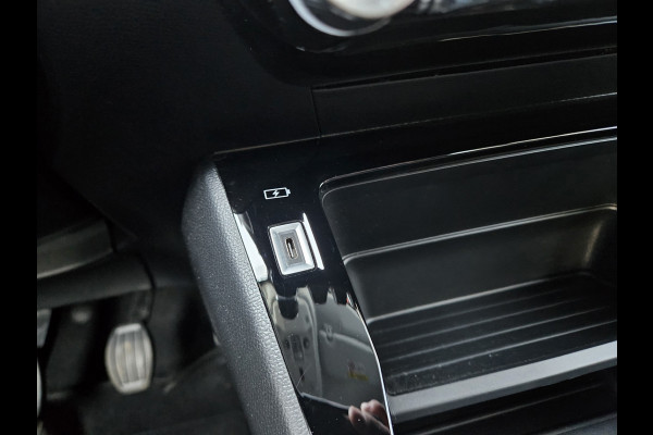 Peugeot 208 1.2 PureTech Active Carplay! NAP! Airco/Clima! Navigatie! Dealer Onderhouden! Nette Auto!