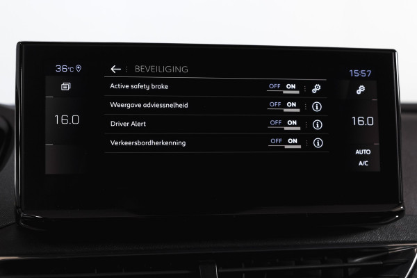 Peugeot 3008 1.2 PureTech Blue Lease GT 131 PK | black pakket | S/K-Panodak | Dig. Cockpit | Adapt. Cruise | Stoelverw. | PDC | Camera | NAV + App. Connect | ECC | Elek. Klep | LM 19" |