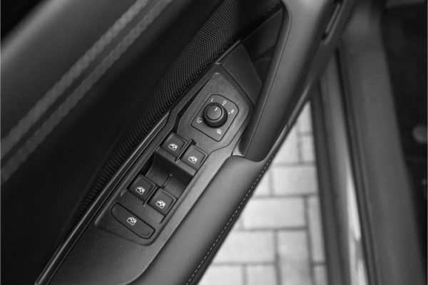 Volkswagen Tiguan 1.5 eHybrid 30 Year Ed Style IQ Winterpack 360° Elek Trekhaak ACC
