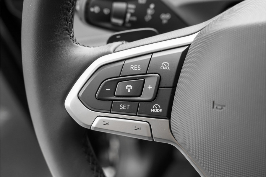 Volkswagen Tiguan 1.5 eHybrid 30 Year Ed Style IQ Pano Winterpack 360° Trekhaak ACC