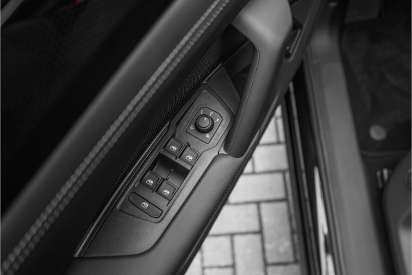 Volkswagen Tiguan 1.5 eHybrid 30 Year Ed Style IQ Pano Winterpack 360° Trekhaak ACC