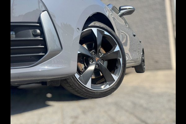 CUPRA Leon 1.4 e-Hybrid VZ Business PHEV / PANO / CAMERA / CARPLAY / STOELVERW / NAVI