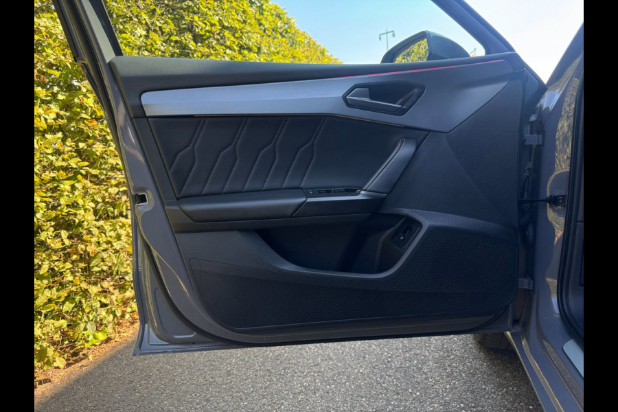 CUPRA Leon 1.4 e-Hybrid VZ Business PHEV / PANO / CAMERA / CARPLAY / STOELVERW / NAVI