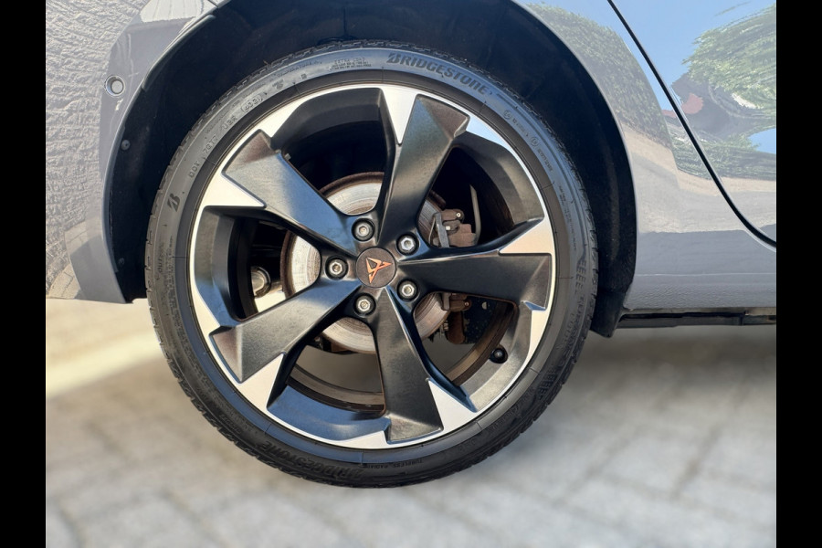 CUPRA Leon 1.4 e-Hybrid VZ Business PHEV / PANO / CAMERA / CARPLAY / STOELVERW / NAVI