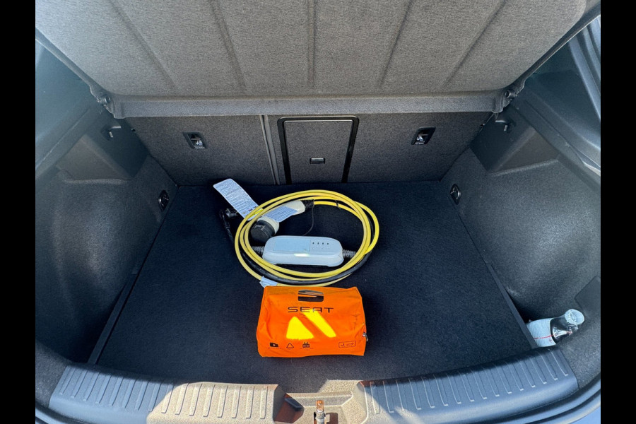 CUPRA Leon 1.4 e-Hybrid VZ Business PHEV / PANO / CAMERA / CARPLAY / STOELVERW / NAVI