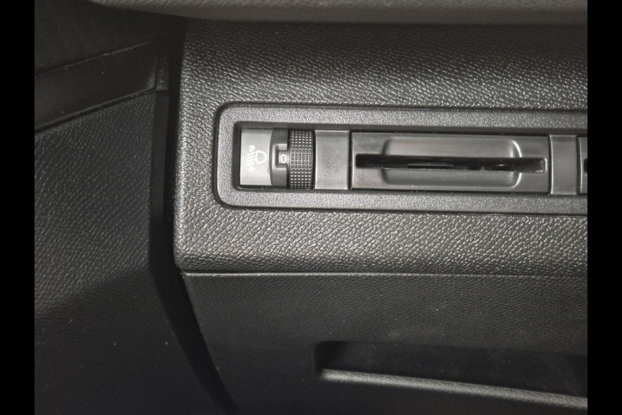 Peugeot 3008 1.2 PureTech Allure | Limited | Navigatie | Apple CarPlay / Android Auto | Parkeersensoren voor / achter | Climate Control |