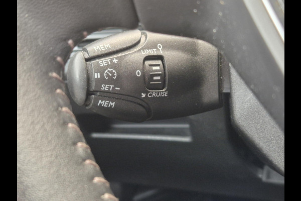 Peugeot 3008 1.2 PureTech Allure | Limited | Navigatie | Apple CarPlay / Android Auto | Parkeersensoren voor / achter | Climate Control |